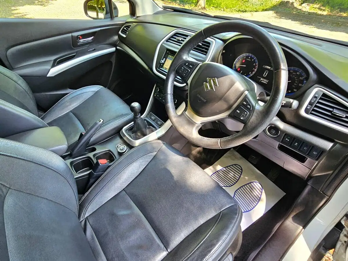 2014-suzuki-s-cross-16-sz5-allgrip-big-21