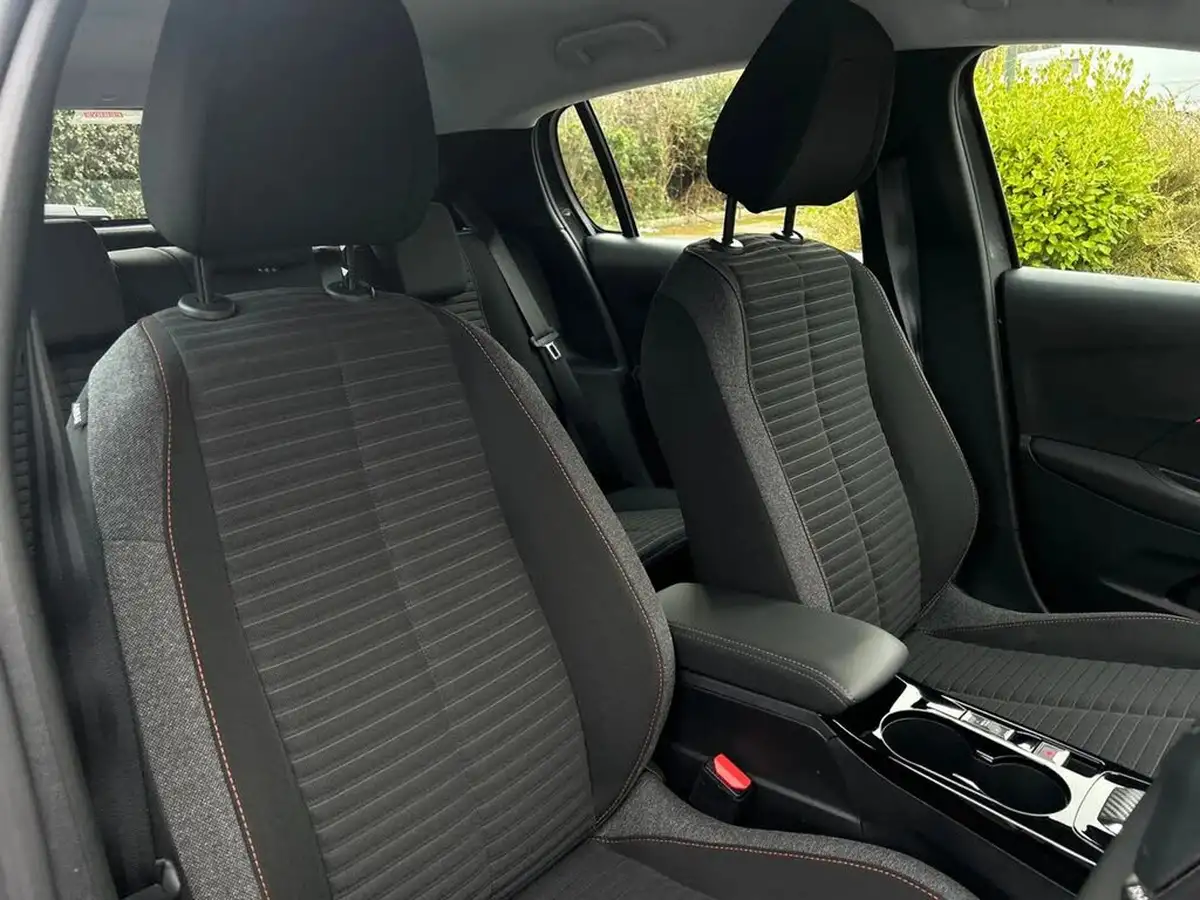 2022-peugeot-208-12-puretech-active-premium-100bhp-eat8-big-44