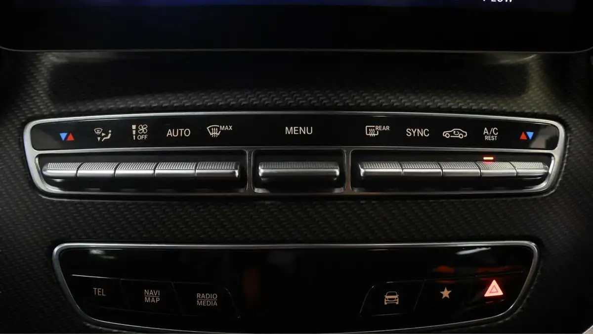 2020-mercedes-benz-v-class-20d-v300d-amg-line-extra-long-big-12
