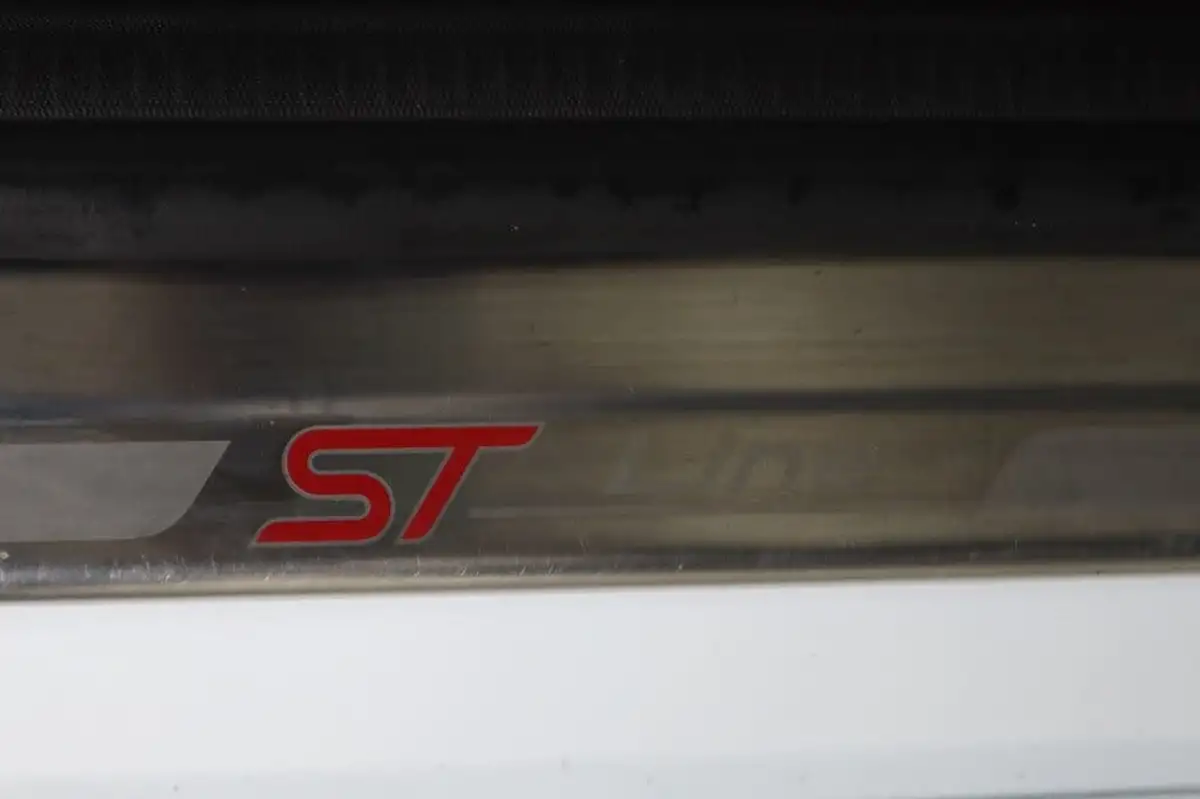 2017-ford-fiesta-10t-st-line-100ps-5d-big-29