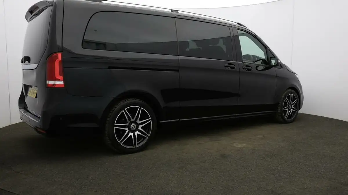 2020-mercedes-benz-v-class-20d-v300d-amg-line-extra-long-big-60