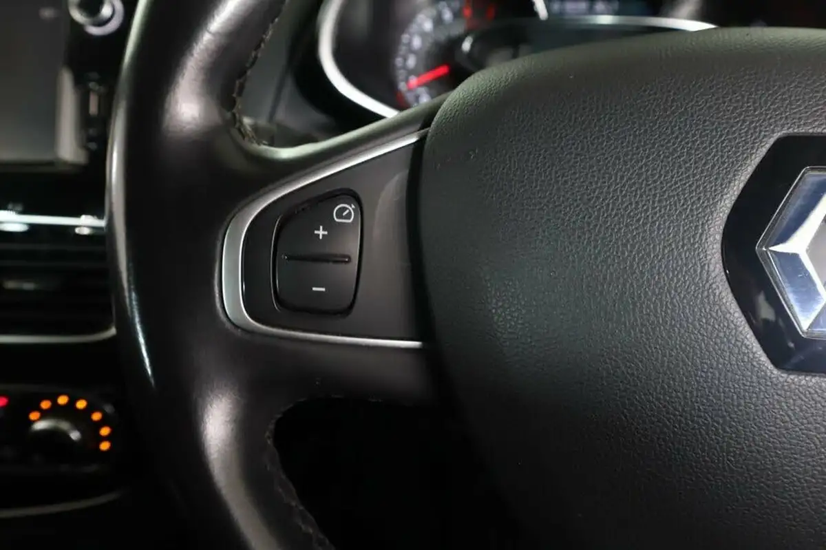 2017-renault-clio-09-tce-dynamique-s-nav-big-23