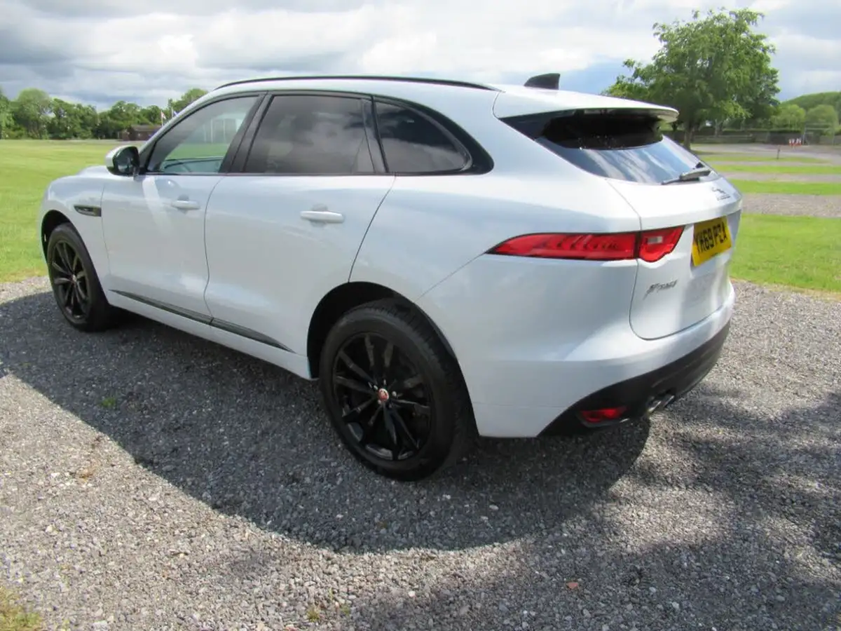 2019-jaguar-f-pace-20-i4d-chequered-flag-180ps-big-3