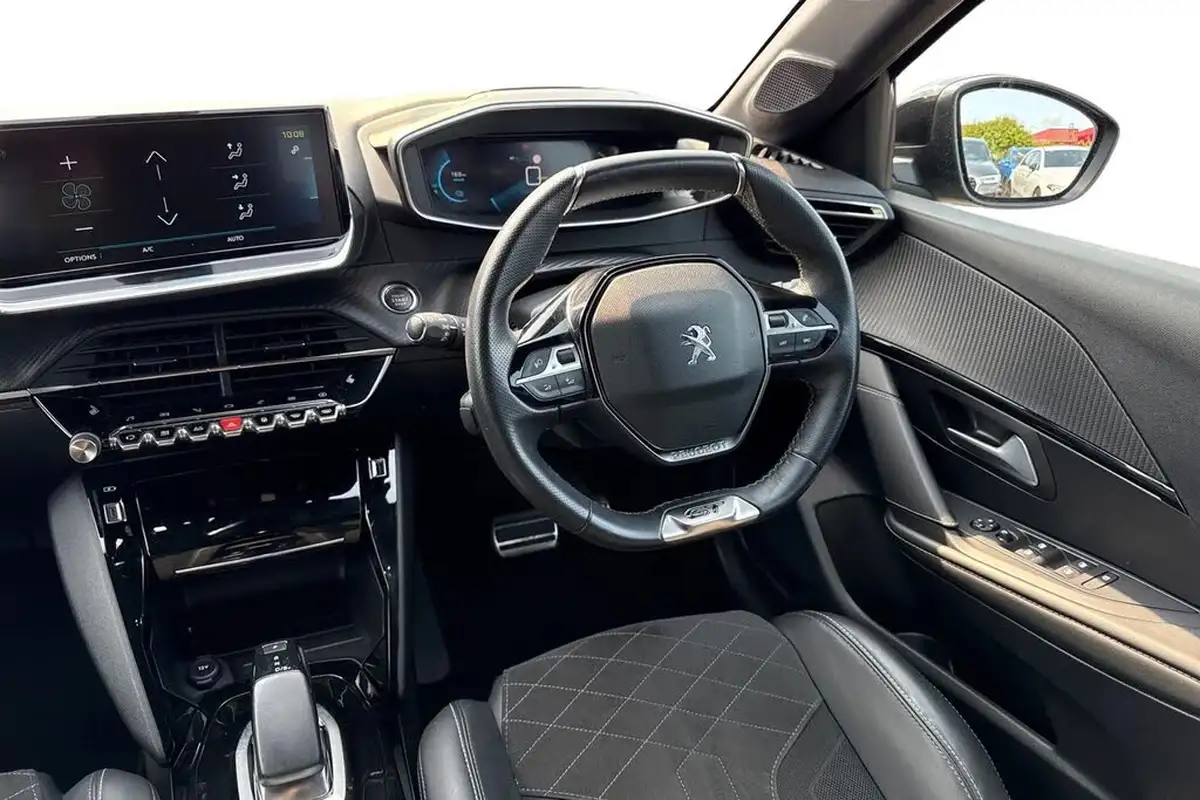 2021-peugeot-208-e-gt-premium-big-17
