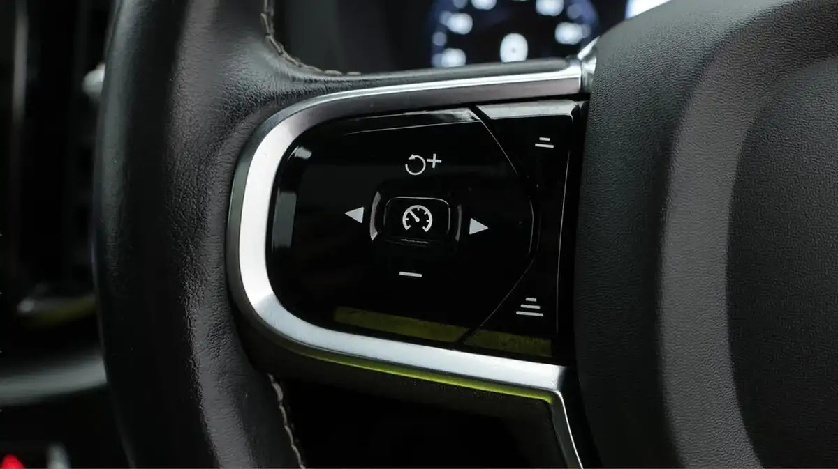2020-volvo-xc60-20-t8-r-design-pro-big-22