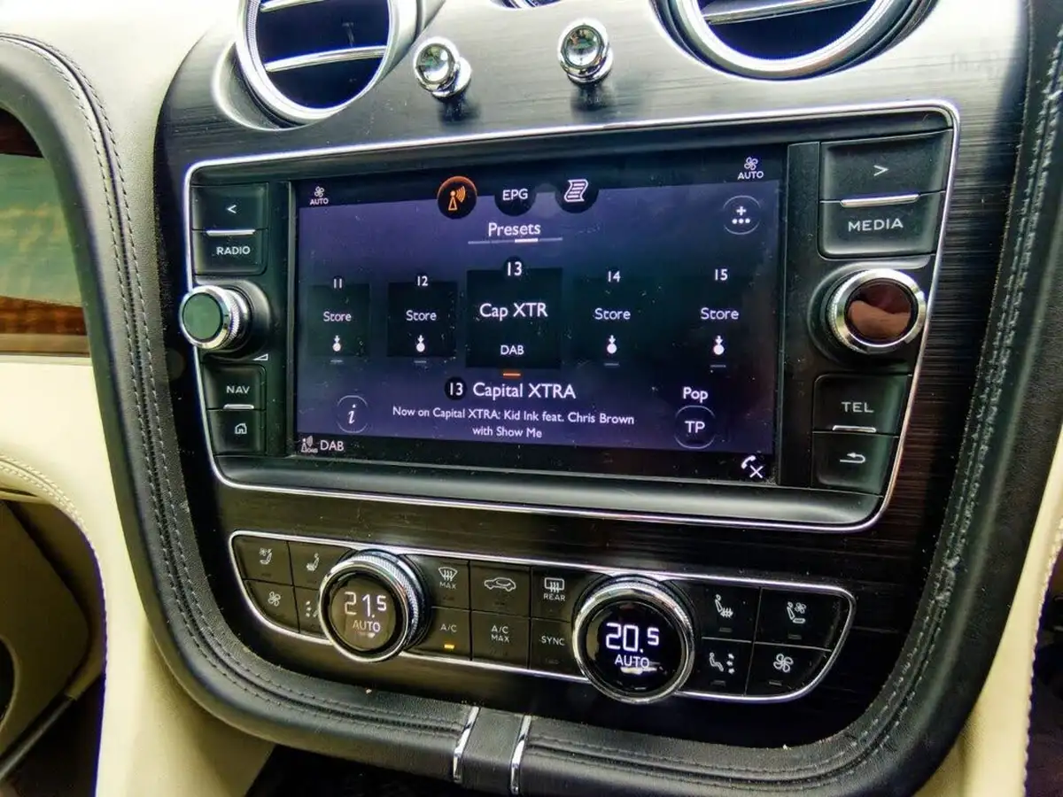 2017-bentley-bentayga-40-diesel-big-39