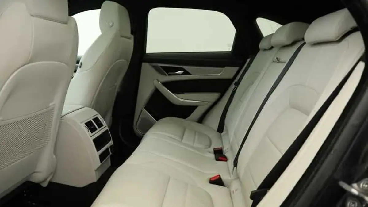 2023-jaguar-f-pace-20-d200-r-dynamic-se-black-big-3
