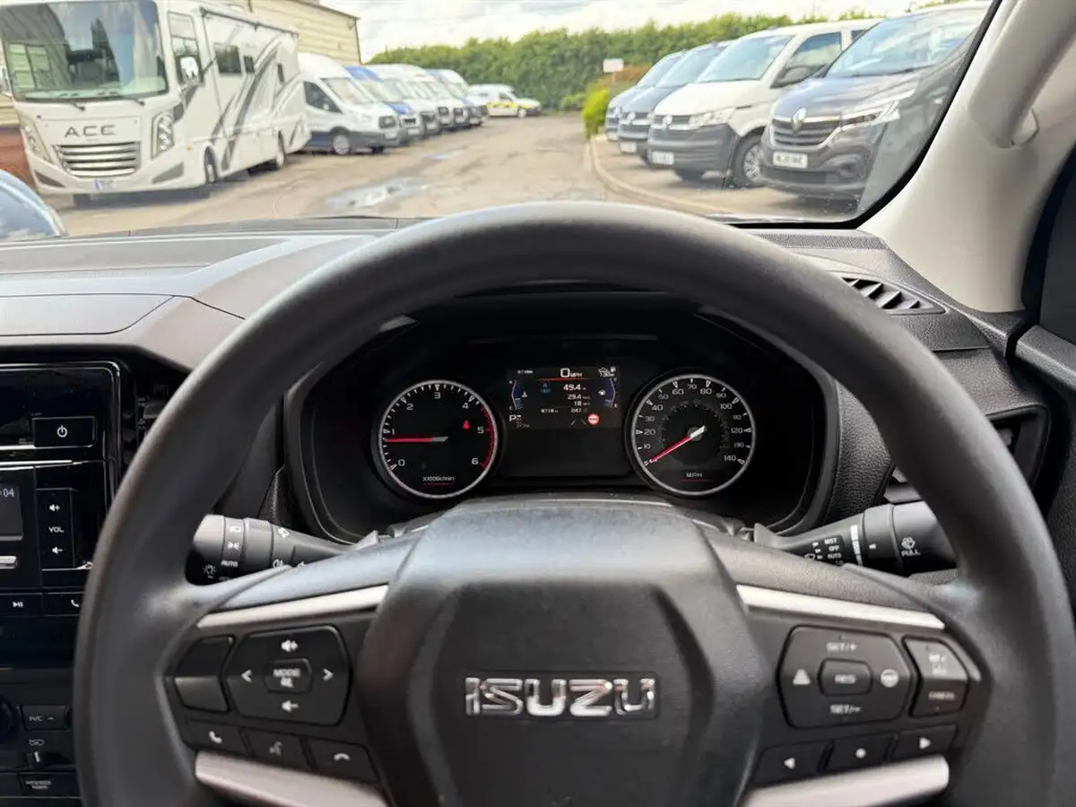 2023-isuzu-d-max-19td-utility-4x4-extended-auto-big-15