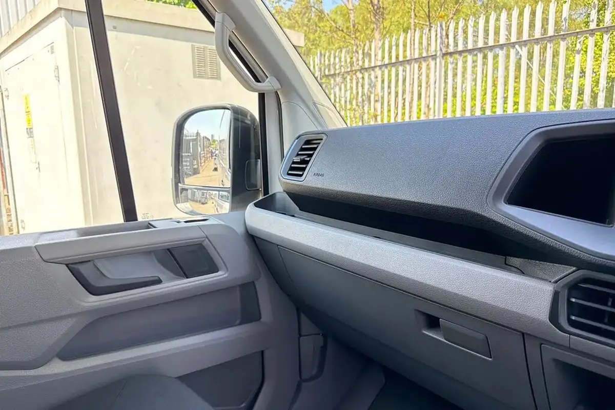2024-volkswagen-crafter-20tdi-cr35-mwb-commerce-140pseu6d-panel-van-big-19
