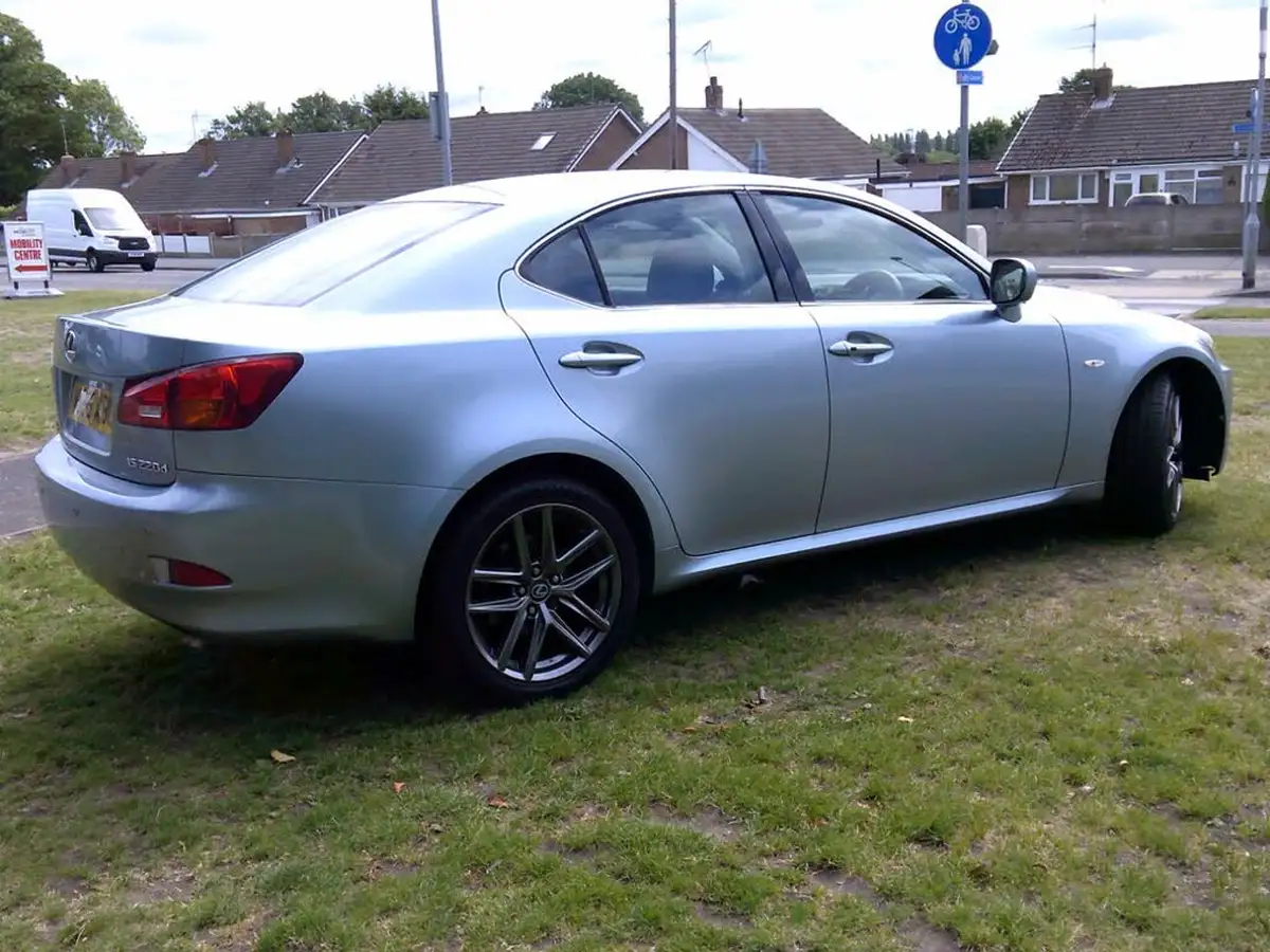 2006-lexus-is-220d-22td-se-big-5
