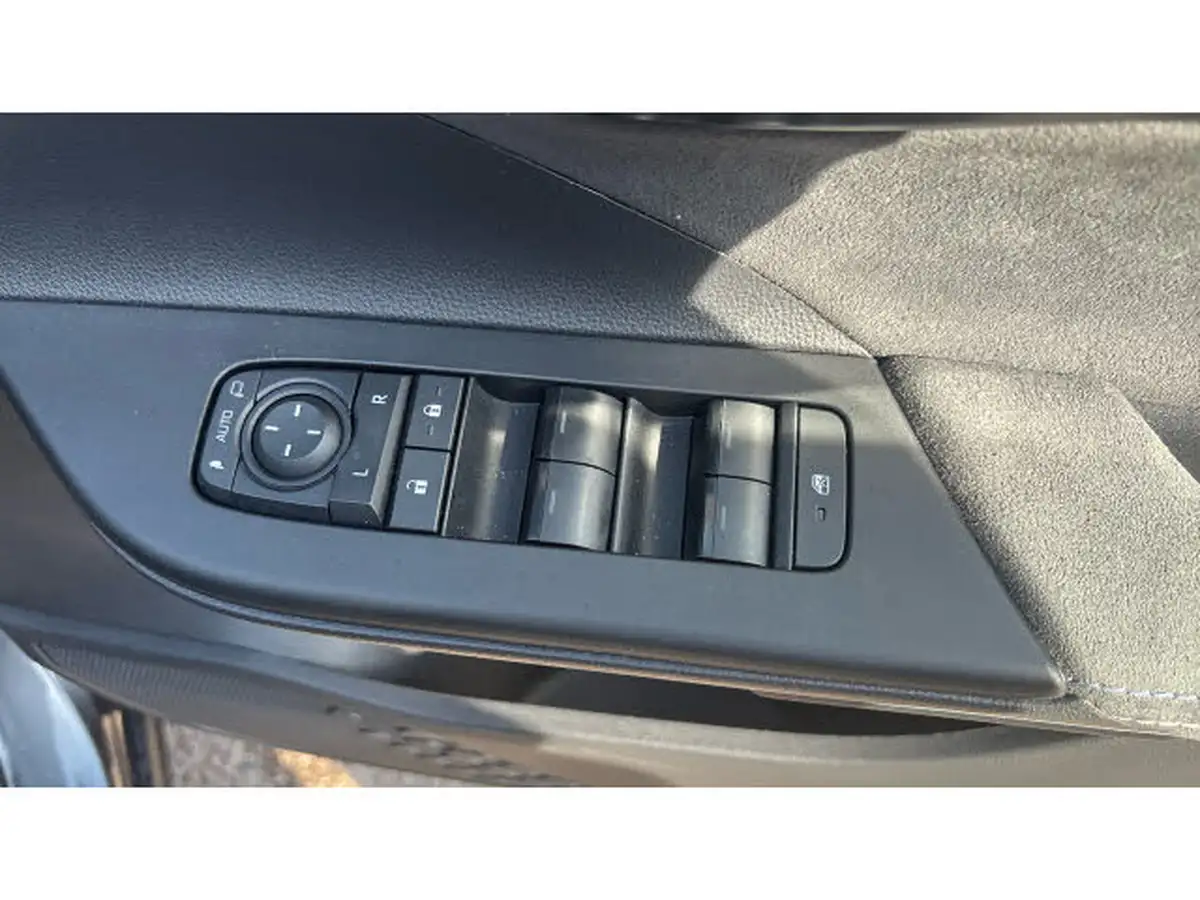 2024-toyota-c-hr-20-vvt-i-excel-220bhp-plug-in-tech-pack-big-34