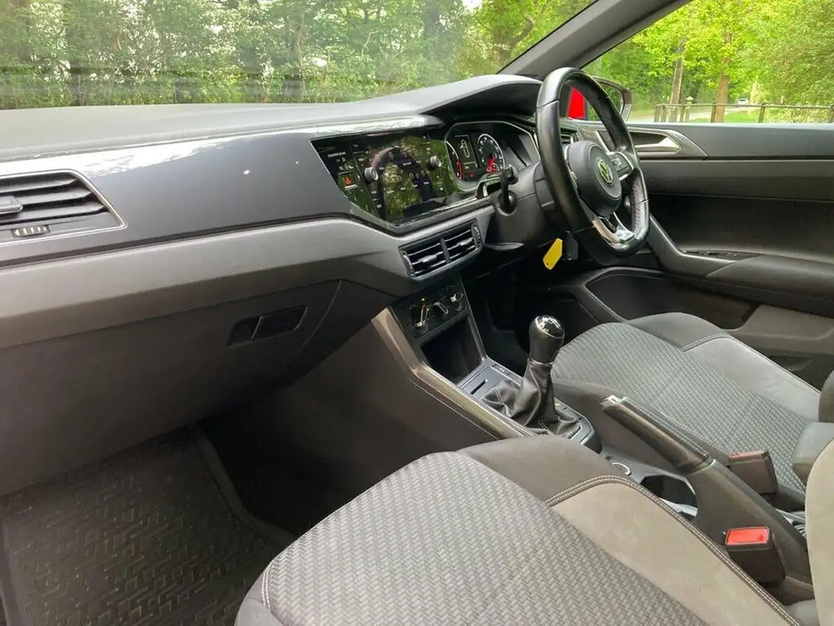 2018-volkswagen-polo-10-tsi-r-line-95ps-5d-big-23