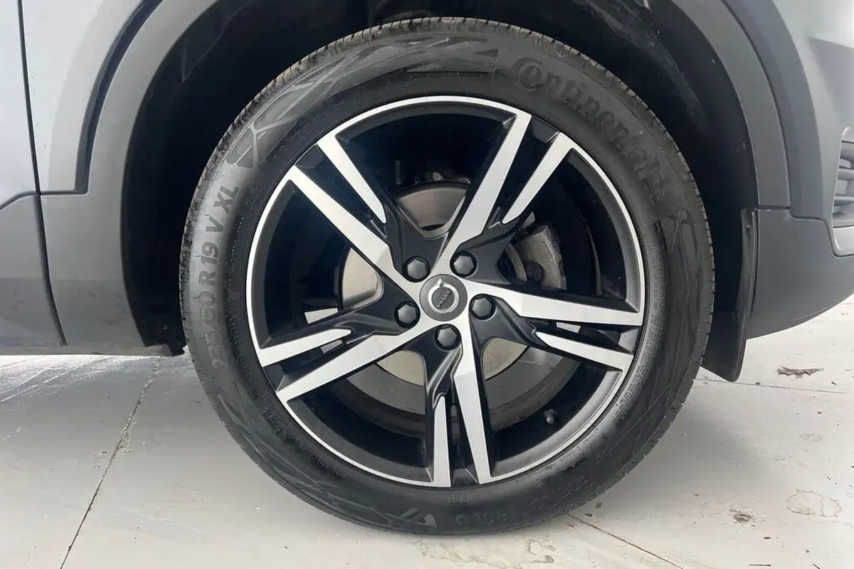2022-volvo-xc40-15-t3-r-design-auto-big-4