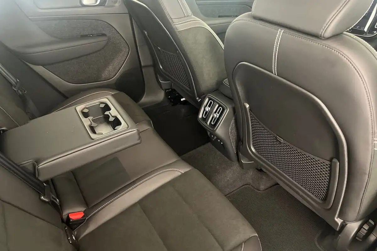 2022-volvo-xc40-15-t3-r-design-auto-big-28