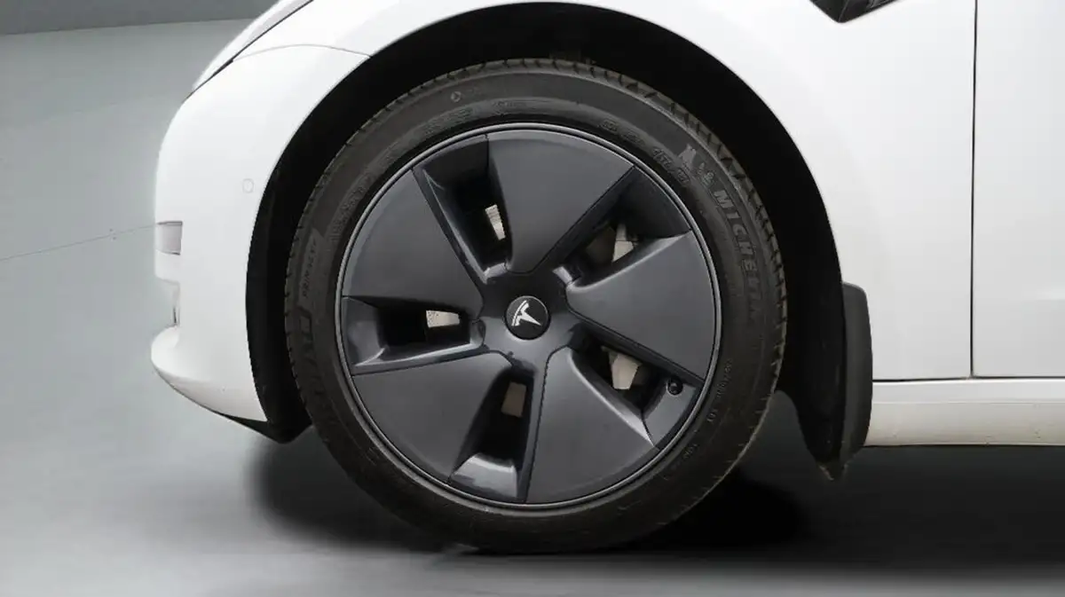 2021-tesla-model-3-e-long-range-awd-big-18