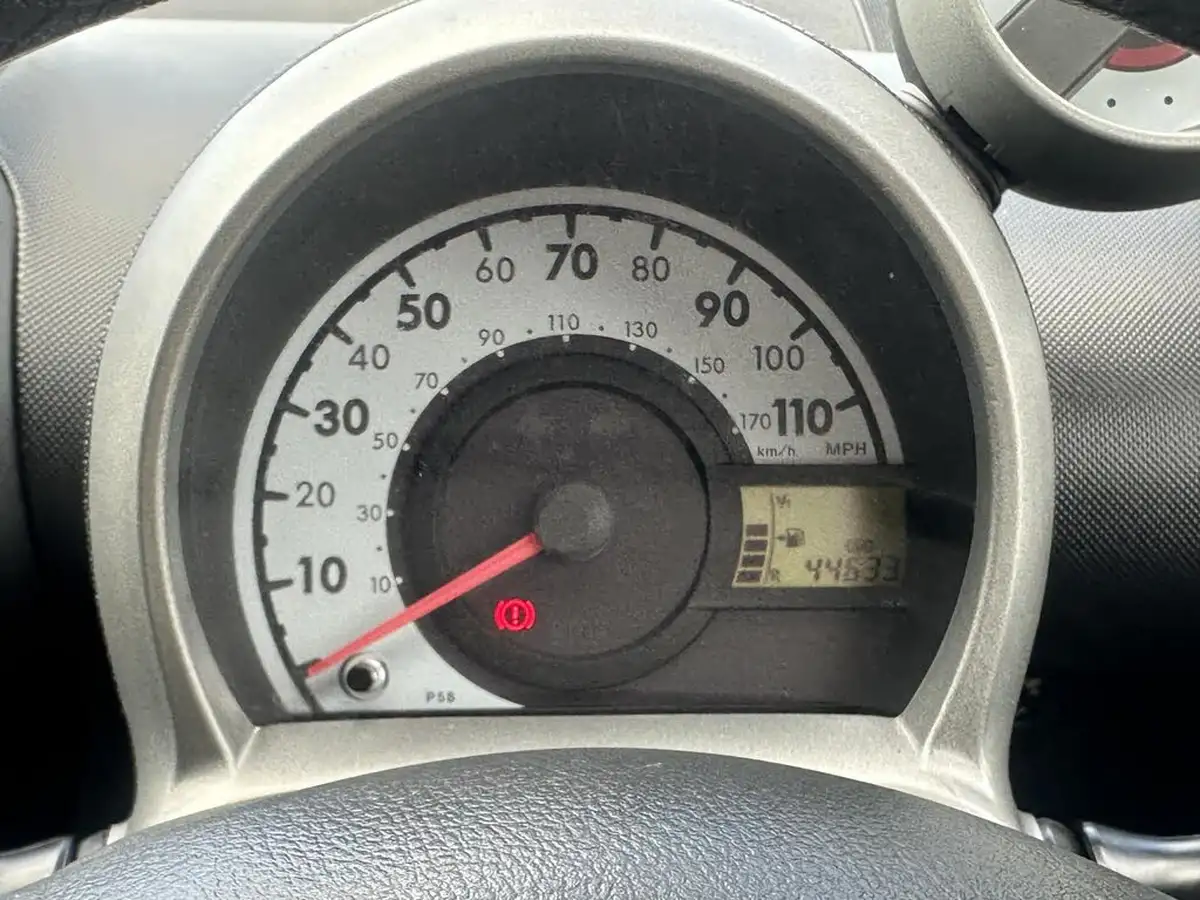 2014-toyota-aygo-10-mode-ac-5d-big-23