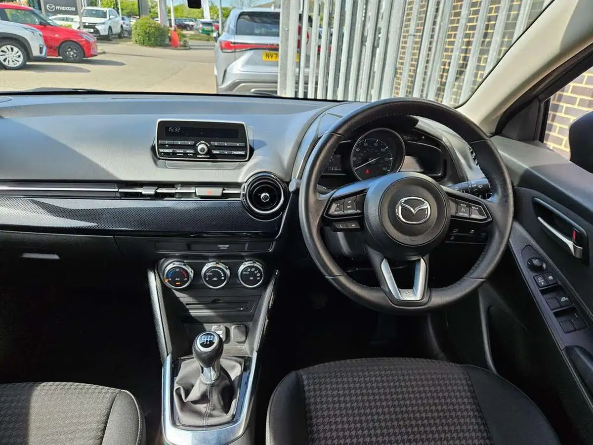 2019-mazda-mazda2-15-se-l-big-11