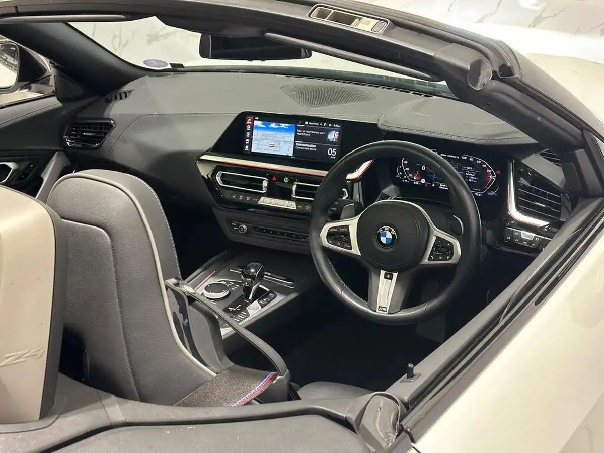2022-bmw-z4-30-m40i-big-35