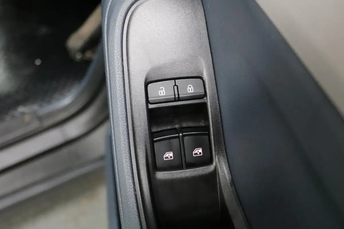 2021-maxus-e-deliver-3-e-l1h1-35kwh-big-29