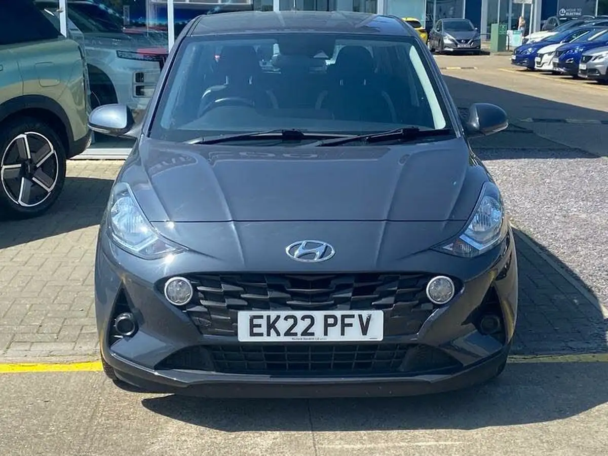 2022-hyundai-i10-12-se-connect-big-7