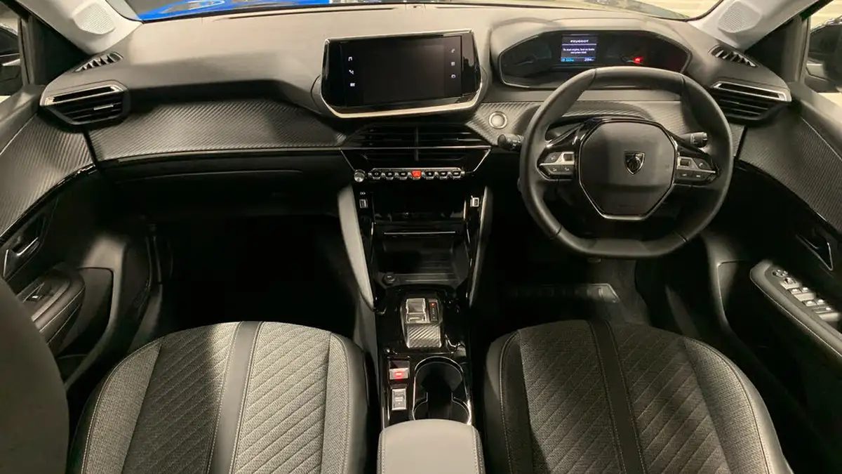 2024-peugeot-208-e-e-style-big-3