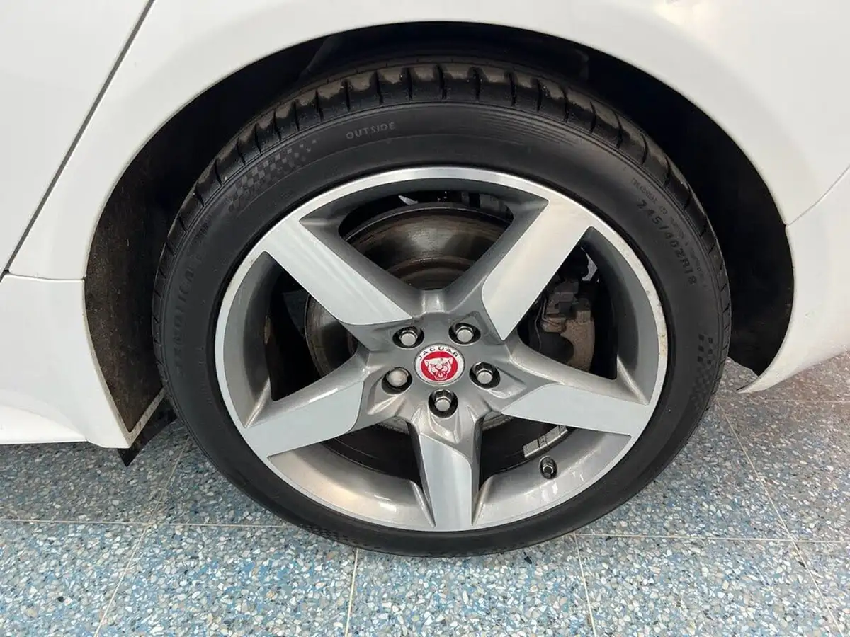 2019-jaguar-xe-20i-r-sport-200ps-big-13