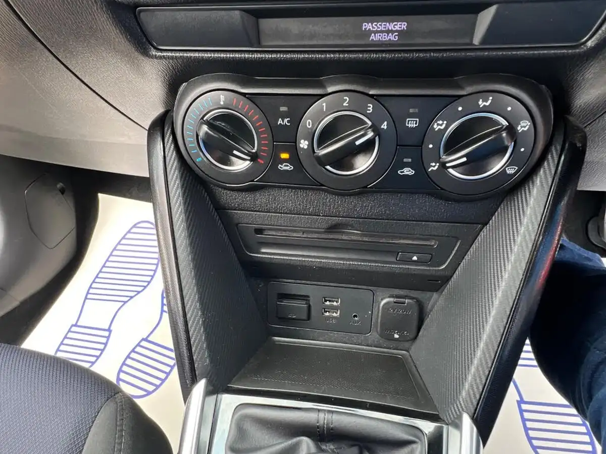 2016-mazda-mazda2-15-se-l-nav-big-30
