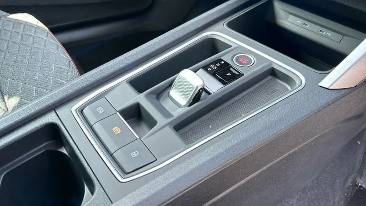 2025-seat-leon-15-e-hybrid-fr-hatchback-big-13