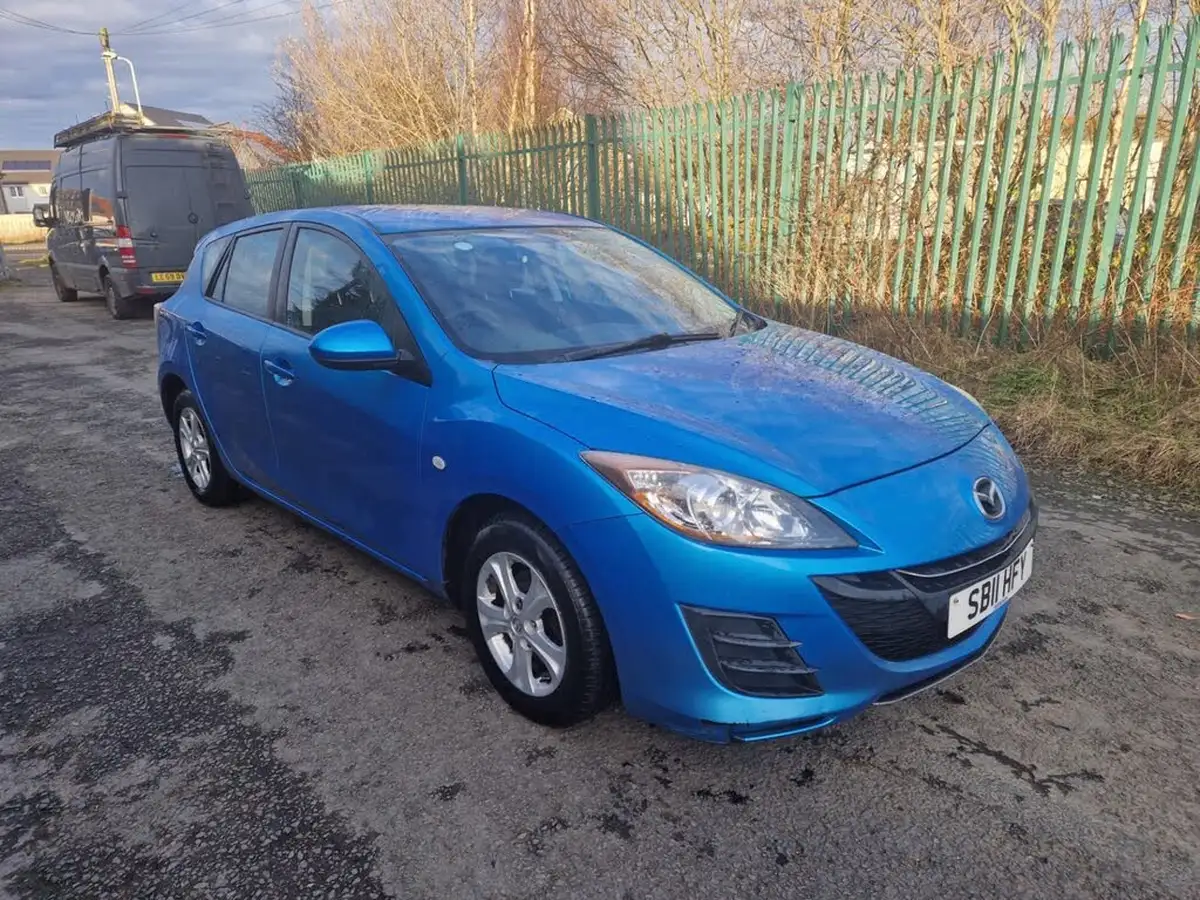 2011-mazda-mazda3-16-ts-hatchback-5d-big-0