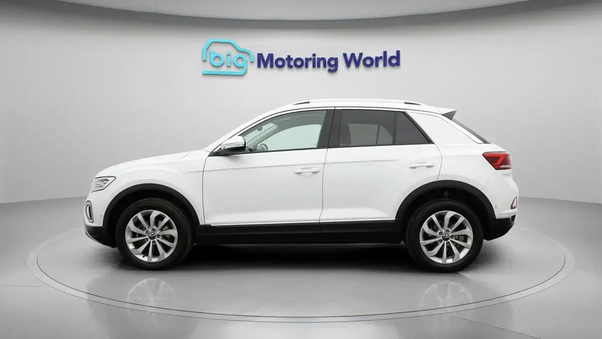 2023-volkswagen-t-roc-15-tsi-style-hatchback-5d-big-4