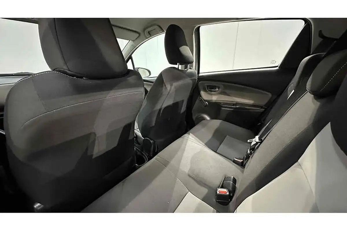 2018-toyota-yaris-15-vvt-i-icon-tech-111bhp-1496cc-cvt-big-18