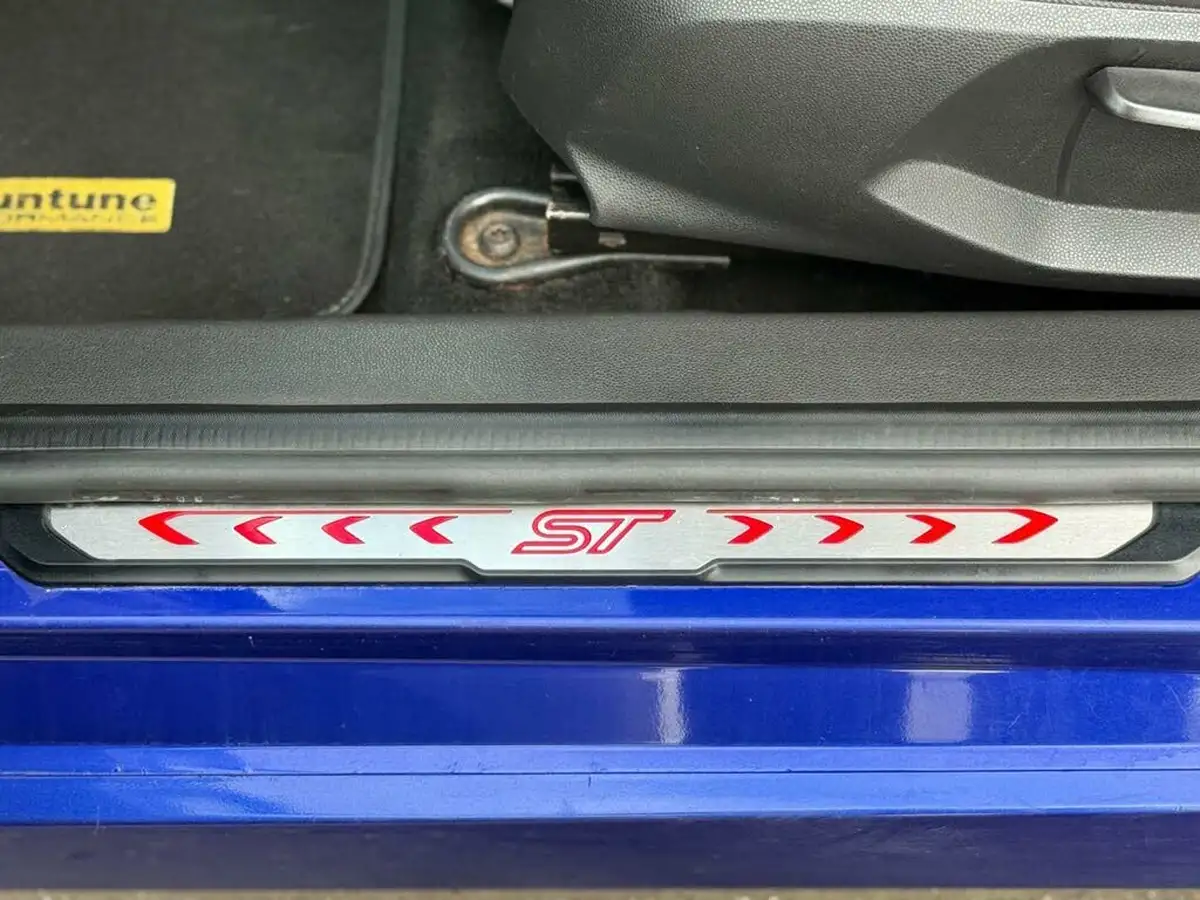 2014-ford-fiesta-16-st-3-big-45