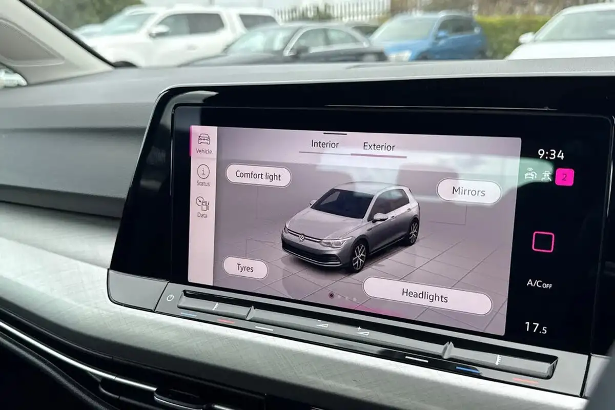 2021-volkswagen-golf-10-tsi-life-hatchback-big-46