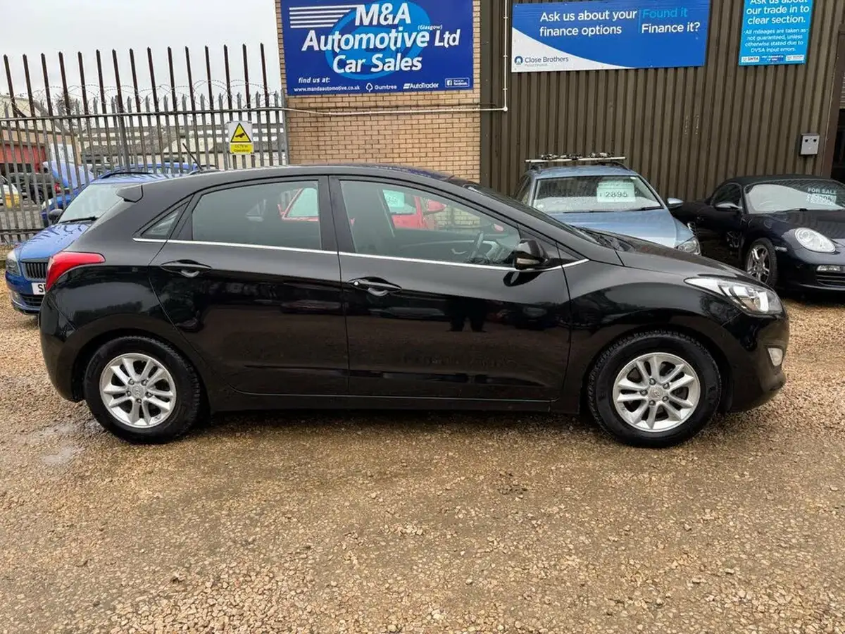 2016-hyundai-i30-16crdi-se-nav-110ps-hatchback-big-4