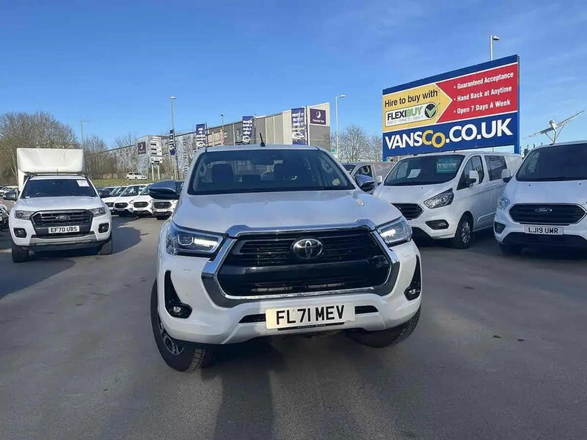 2021-toyota-hi-lux-24d-4d-invincible-150hpeu6d-big-2