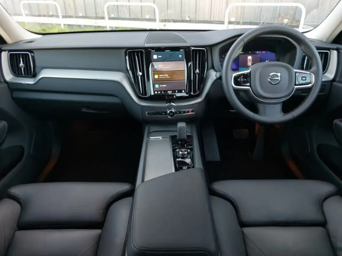 2023-volvo-xc60-20td-b4-plus-big-2