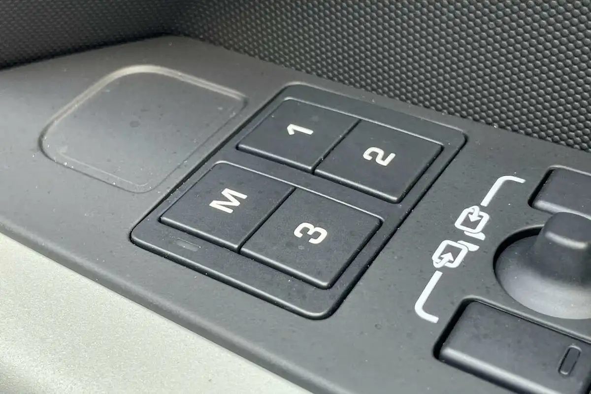 2024-land-rover-110-defender-30-d300-hard-top-x-dynamic-hse-110-big-48
