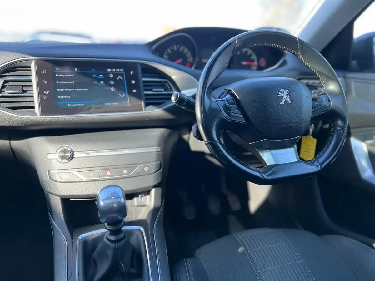 2018-peugeot-308-12-puretech-allure-130bhp-big-13