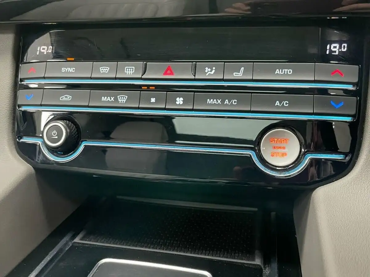 2020-jaguar-f-pace-20-i4d-portfolio-180ps-awd-auto-big-41