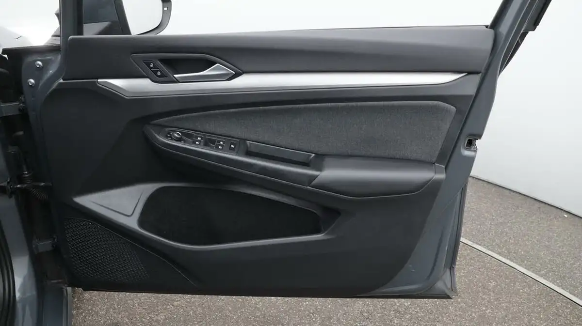 2023-volkswagen-golf-10-tsi-life-hatchback-big-15