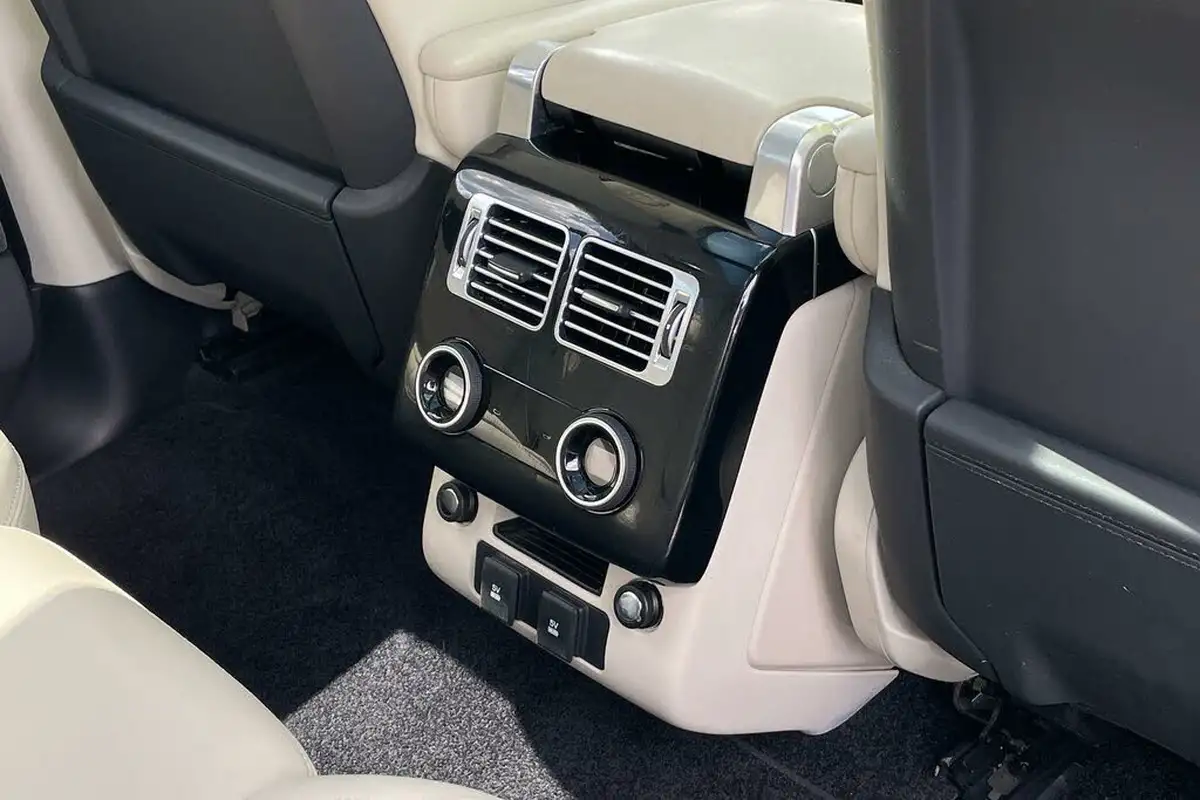 2021-land-rover-range-rover-30-d300-westminster-big-29