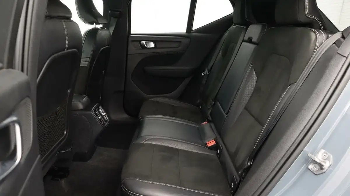 2020-volvo-xc40-15-t3-r-design-big-15