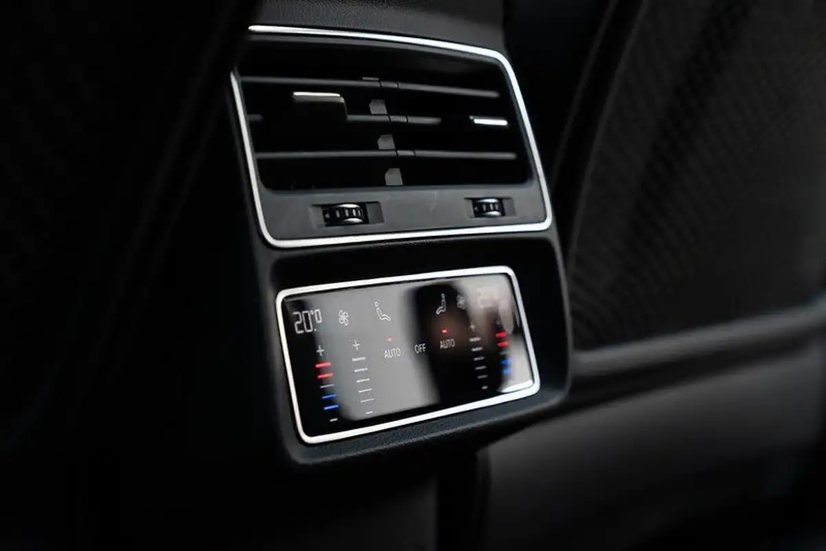 2020-audi-rs-q8-40-tfsi-carbon-black-big-9