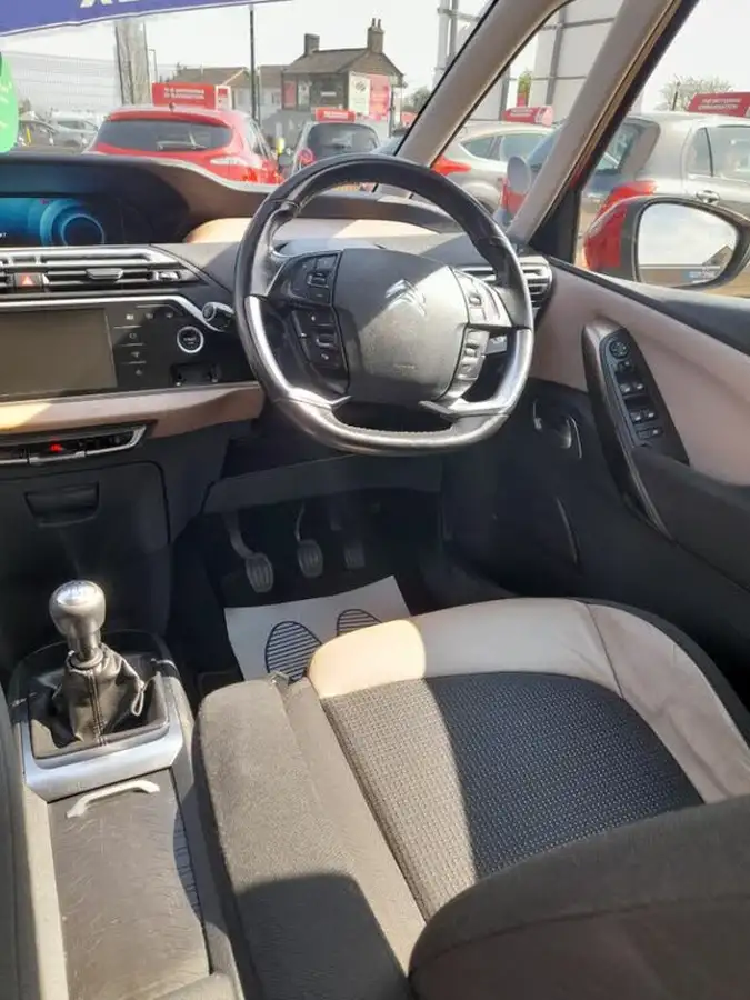 2015-citroen-grand-c4-picasso-16bluehdi-exclusive-big-18