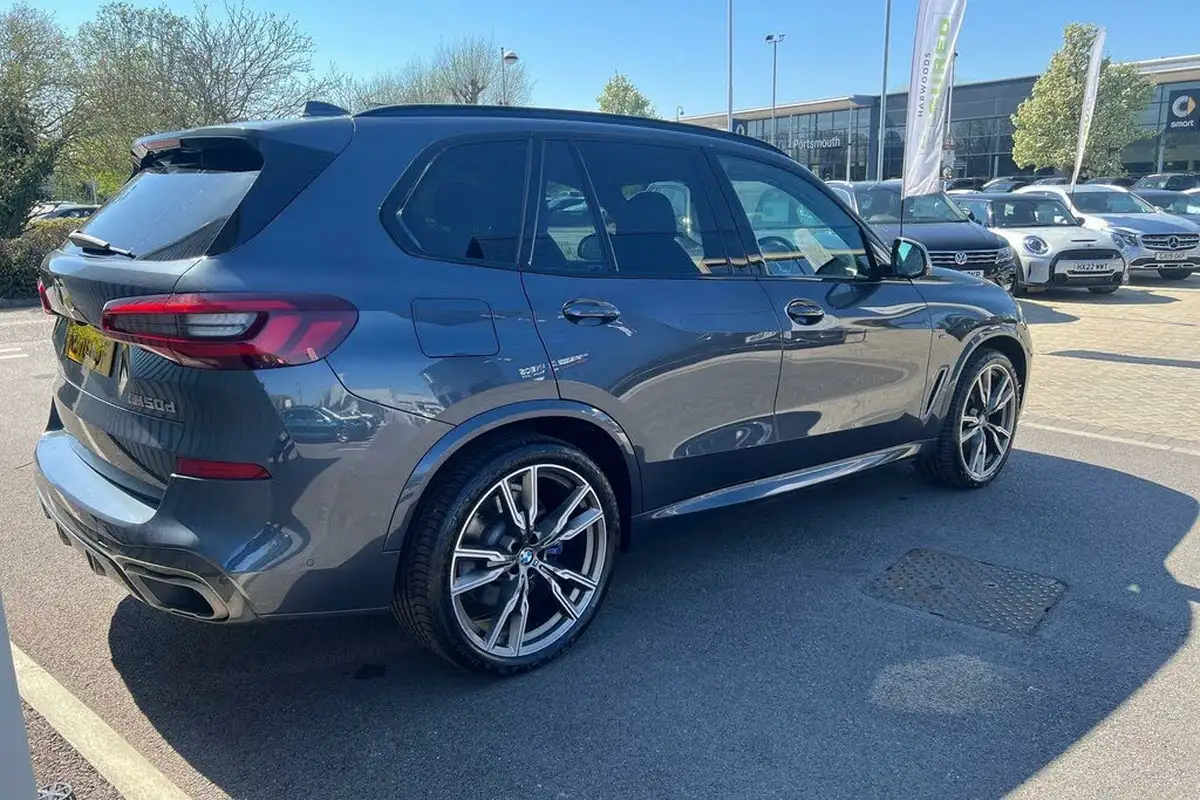 2020-bmw-x5-30td-m50d-big-6