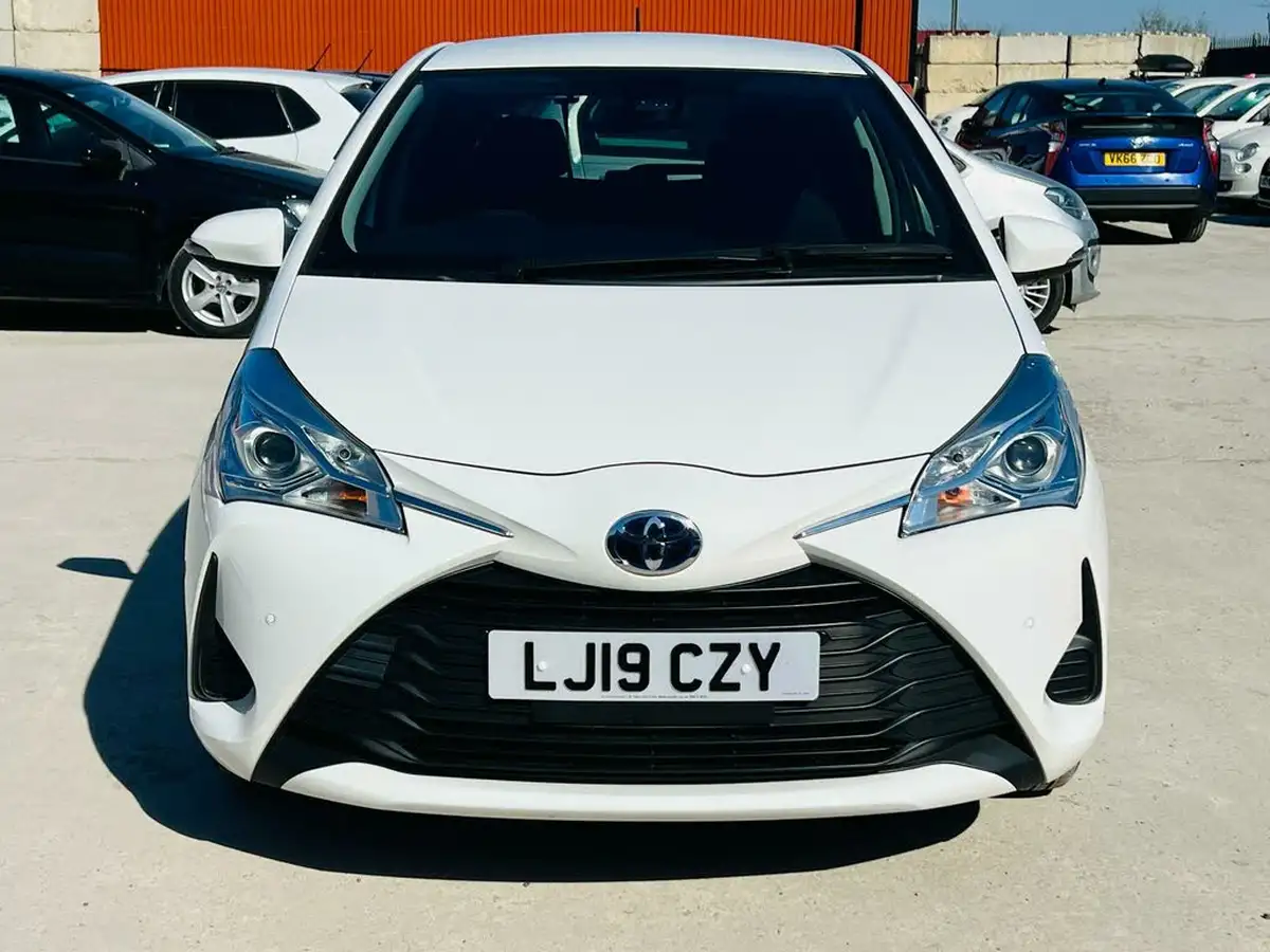 2019-toyota-yaris-big-3