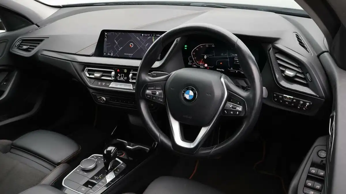 2022-bmw-1-series-15td-116d-sport-dct-big-9