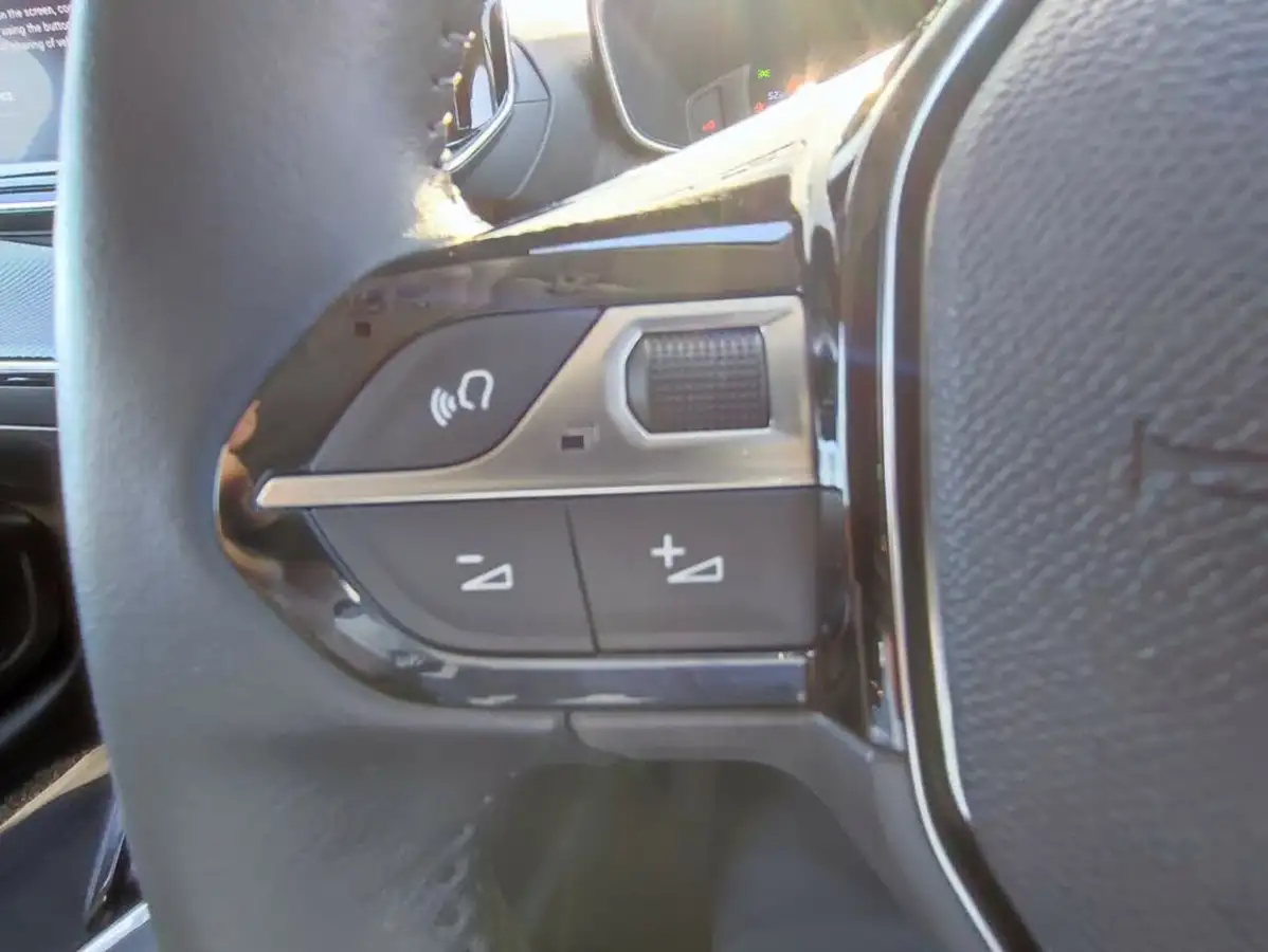 2024-peugeot-208-12-puretech-allure-big-22