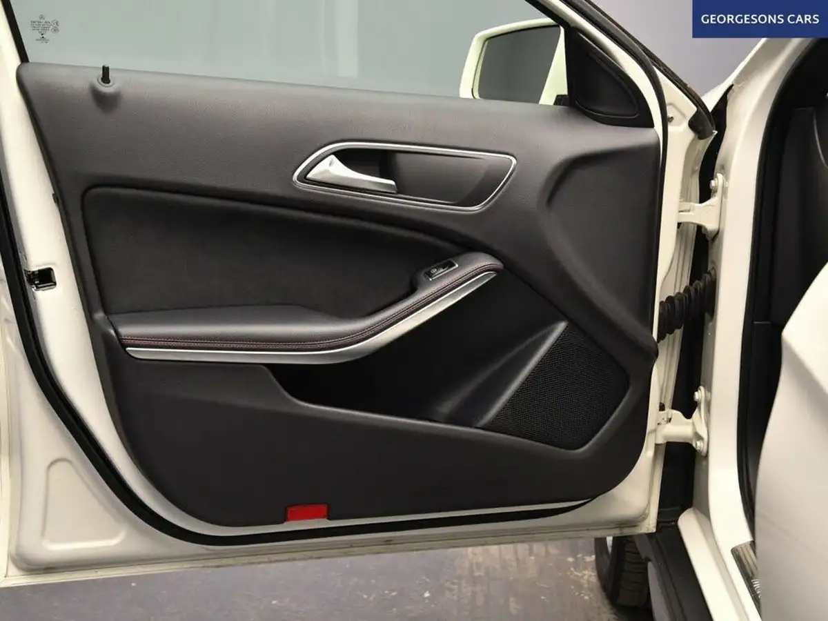 2015-mercedes-benz-gla-class-21d-gla-200d-amg-line-ss-big-22