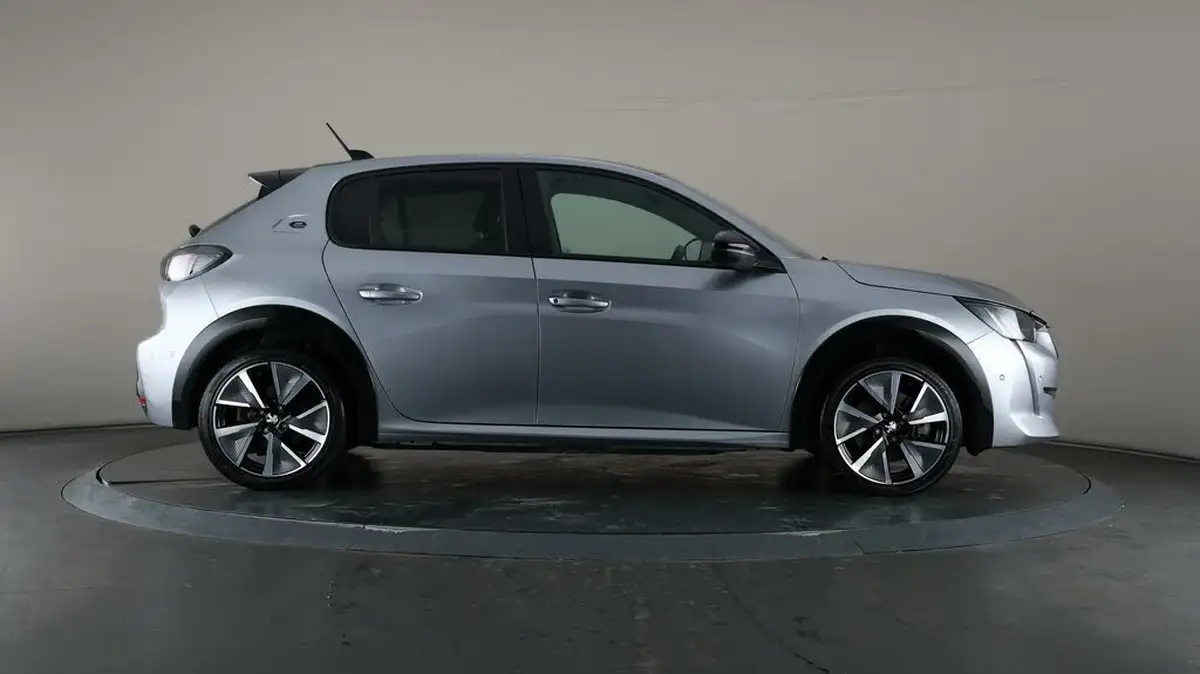 2021-peugeot-208-e-gt-50kwh-big-51